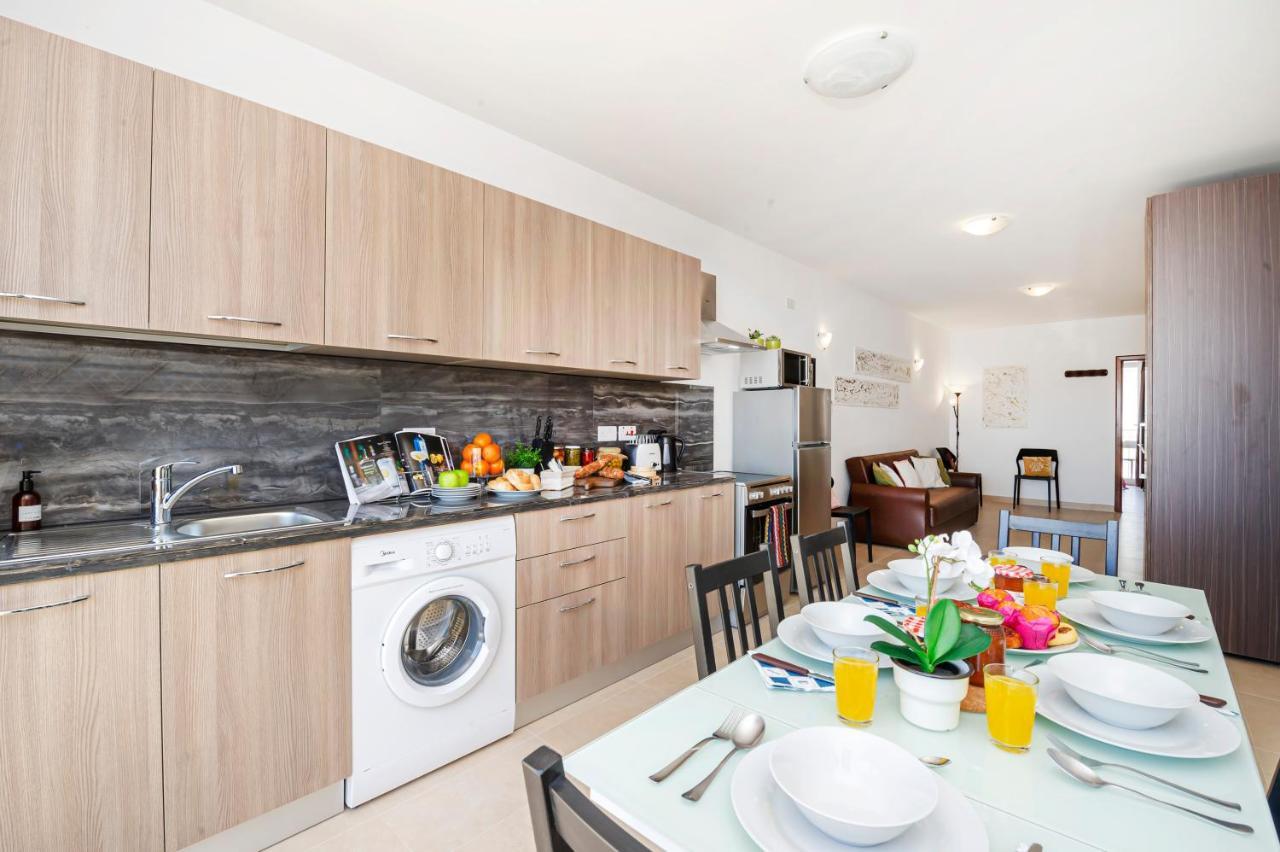 Summer Breeze Apartment With Panoramic Terrace - By Getawaysmalta Mellieħa Eksteriør billede